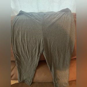 Light grey capri leggings